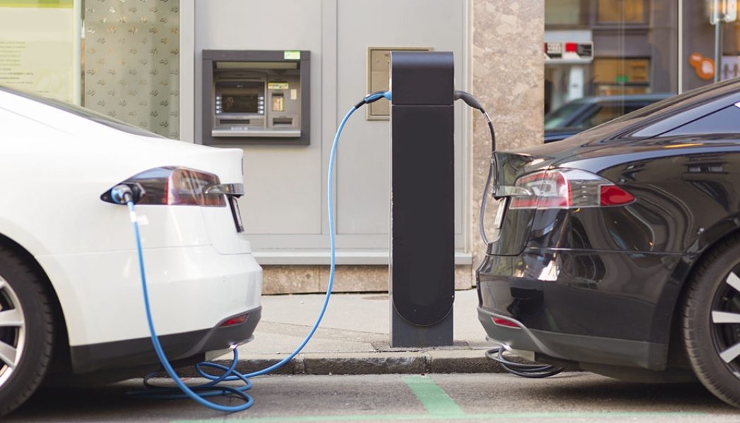 La mitad de los coches que se vendan en Estados Unidos en 2030 serán eléctricos