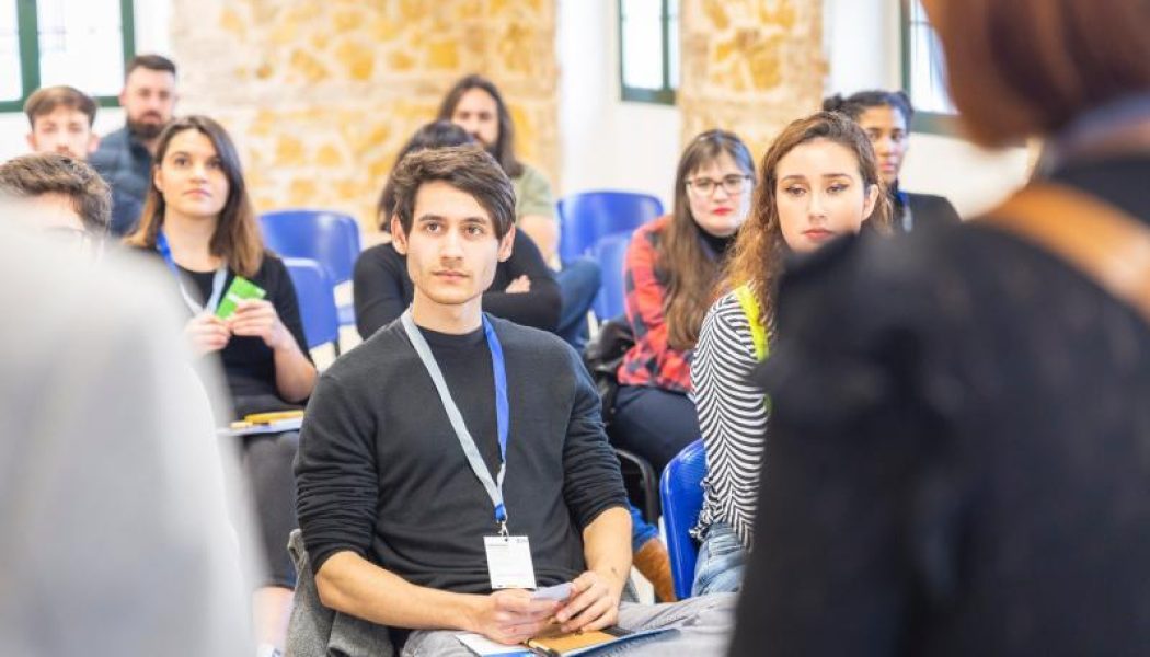 Acción contra el Hambre pide promover el empleo en dos millones de jóvenes que ni estudian ni trabajan