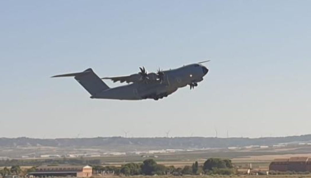 Sánchez celebra que la repatriación de los españoles “está en curso” tras la salida del segundo avión militar