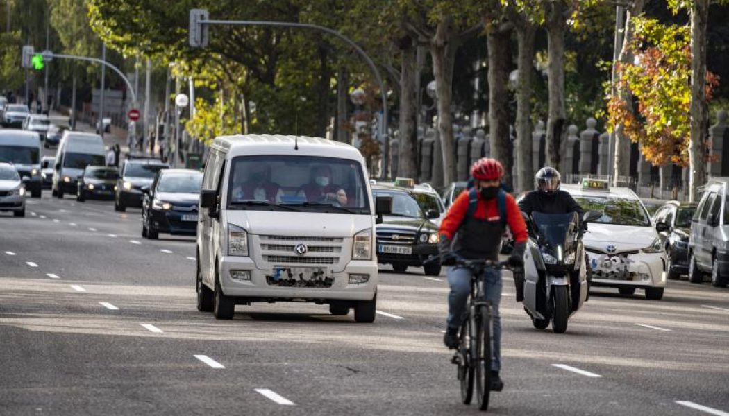 Los repartidores denuncian que las plataformas “no cumplen” la ‘Ley rider’ días después de su entrada en vigor