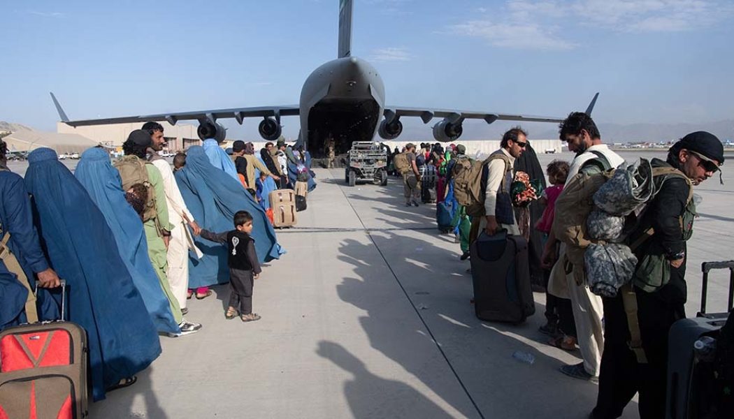 Reabrió el aeropuerto de Kabul para la llegada de ayuda humanitaria