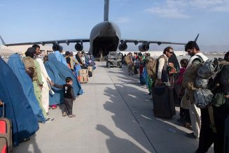 Reabrió el aeropuerto de Kabul para la llegada de ayuda humanitaria