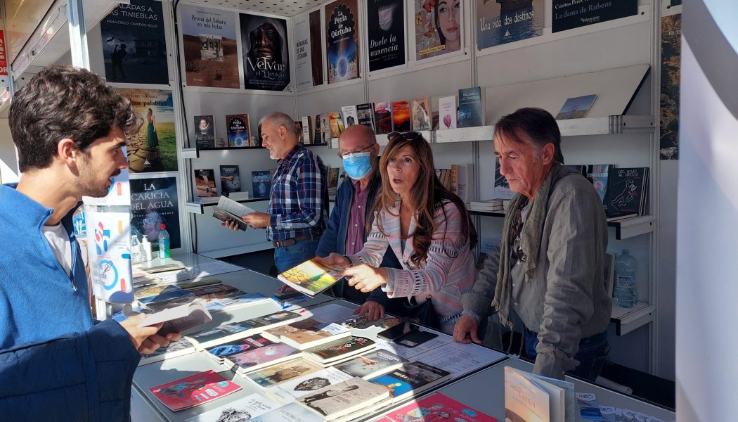 Visita al Colectivo de Escritores Malagueños en la Feria del Libro