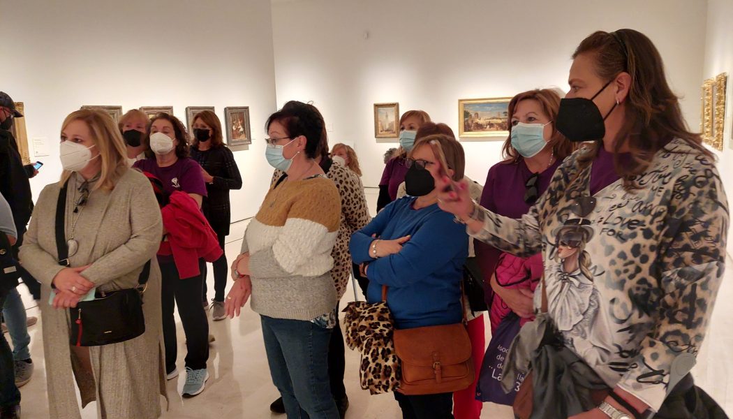 13 Rosas de Armilla, una asociación de mujeres con feminismo visitan el museo Thyssen