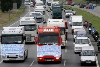 Los transportistas mantienen el paro para los días previos a la Navidad mientras el Gobierno espera llegar a un acuerdo