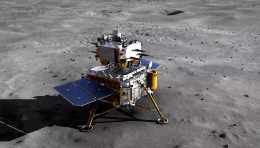 China detecta por primera vez agua en la superficie de la Luna