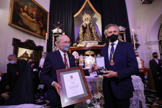 La Cofradía Oficial de Málaga, la del Sepulcro, ya tiene la medalla de la ciudad