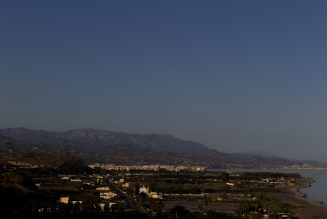 Por Mi Pueblo Vélez-Málaga denuncia la mala gestión por el proyecto Playa Fenicia