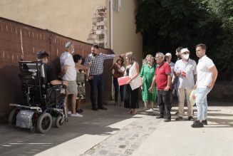 Exigen acabar con el abandono de Las Cuevas del Palo tras más de 27 años