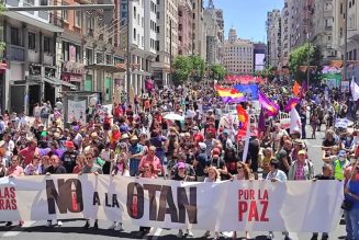 Miles de personas protestan contra la OTAN en Madrid