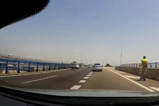 Denunciada por ir 12 kilómetros con un patinete por la autopista AP-7 entre Marbella y Estepona