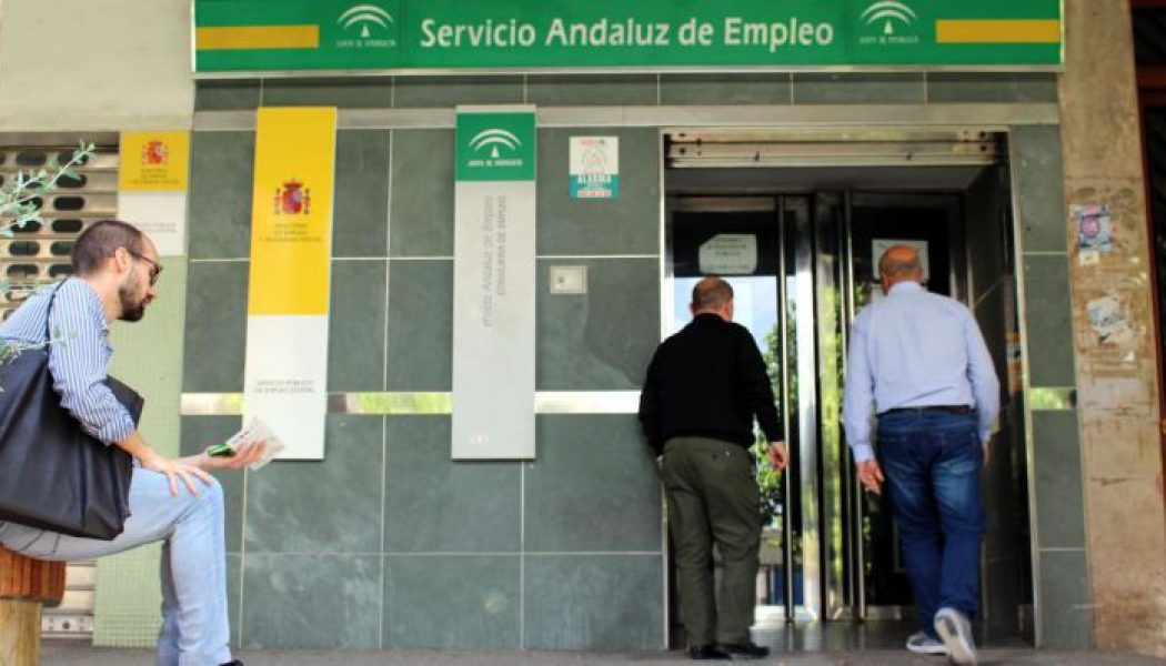 El paro baja de 2,9 millones en junio tras reducirse en 42.409 personas