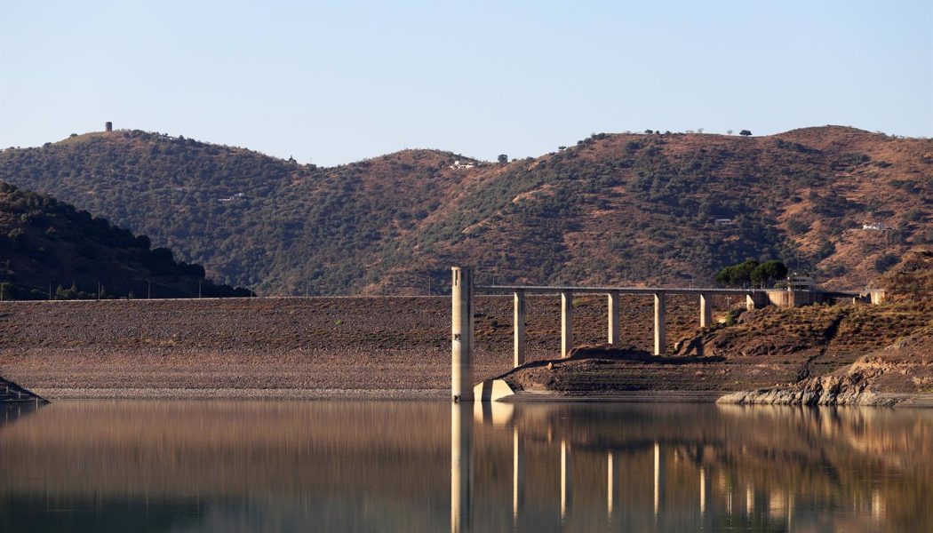 Alcalde de La Viñuela dice que de momento no se contempla cortes de agua