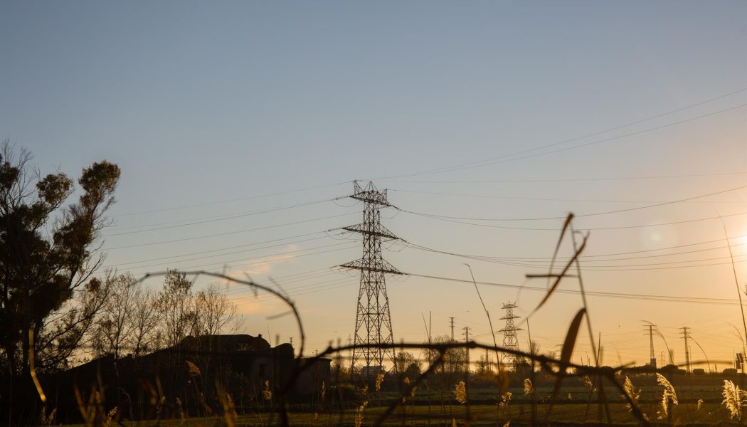 El precio de la luz se dispara este martes a los 365,33 euros/MWh, su máximo desde la excepción ibérica