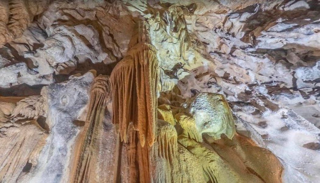 IU alerta sobre la posible voladura de la cueva de la Maravilla Blanca