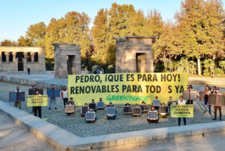 Greenpeace lanza un mensaje urgente a Sánchez desde el Templo de Debod