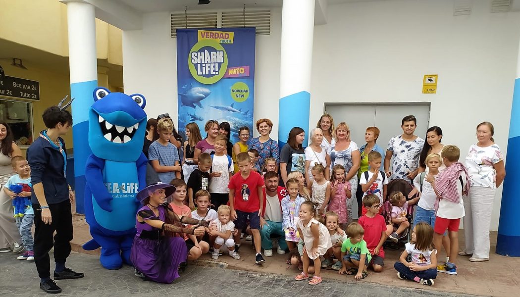 Familias de refugiados de la Guerra de Ucrania visitan Sea Life Benalmádena