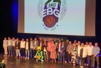 EBG Málaga anota la canasta de su vida con un emotivo recorrido por las personas que forjaron la gran familia del baloncesto malagueño