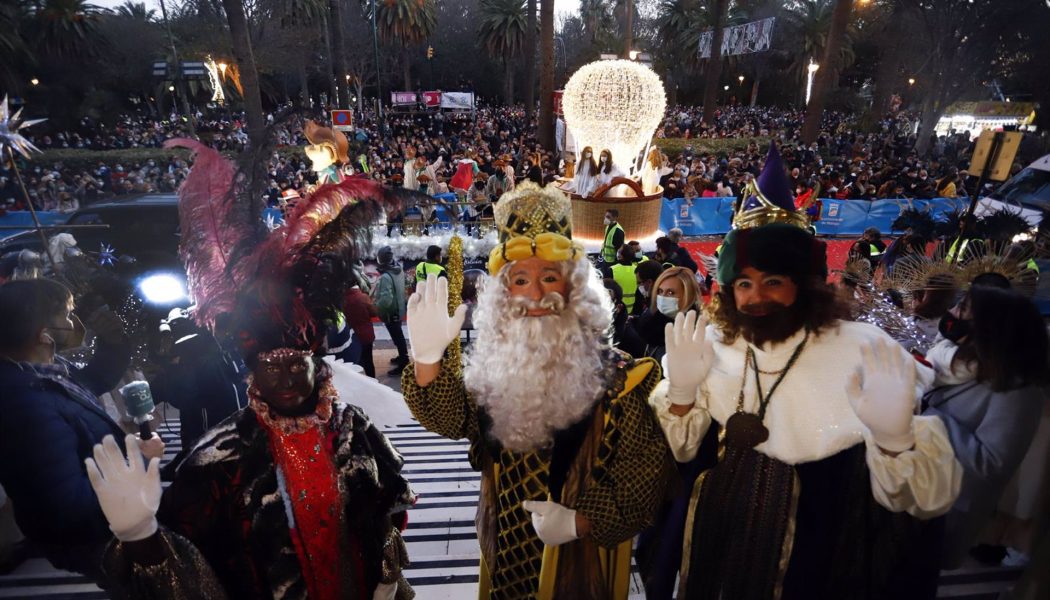 Los Reyes Magos llegan a Málaga para celebrar los cien años de su Cabalgata