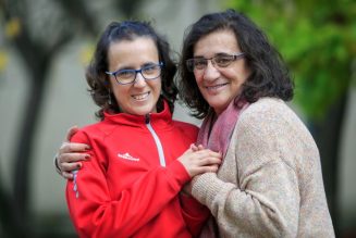 La doble batalla de una madre y su hija contra el cáncer y los prejuicios sobre la discapacidad