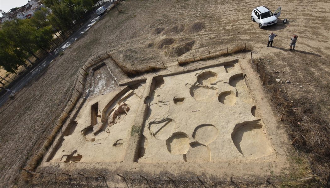 Descubren en Valencina una «vasta necrópolis» de la Edad del Cobre con «casi 80 posibles tumbas»