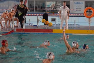 El Waterpolo Málaga impone su ley en el inicio de la lucha por la permanencia