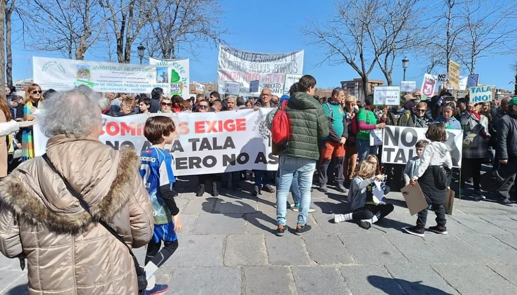 Madrileños protestan contra la tala de árboles en Madrid Río y Comillas