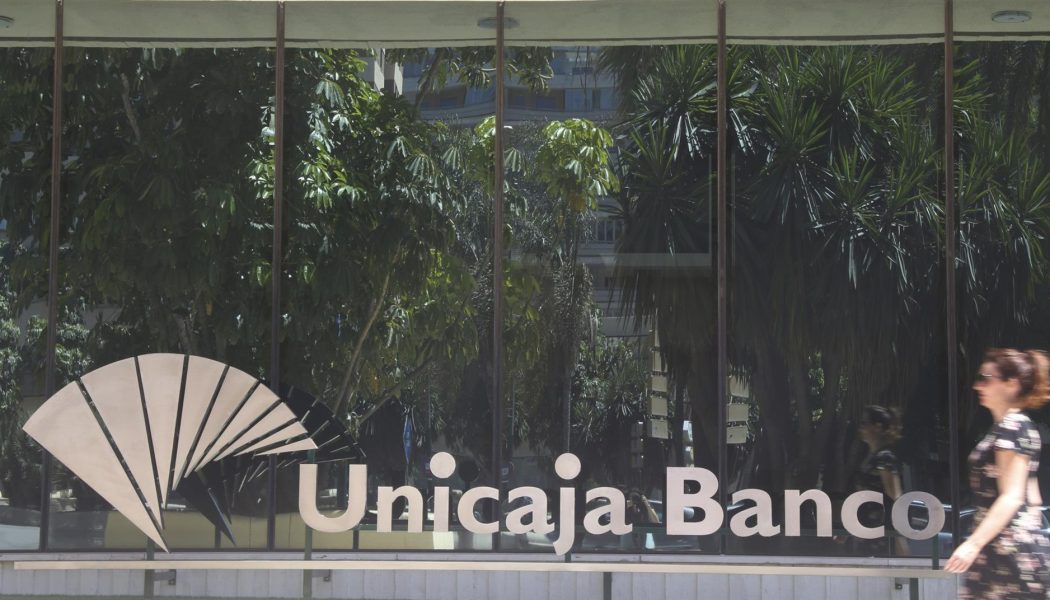 Unicaja Banco reduce su beneficio un 43% en el primer trimestre por el impuesto a la banca, hasta 34 millones