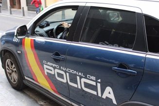 Muere un hombre en Torremolinos al quedar atrapado entre un coche y la pared