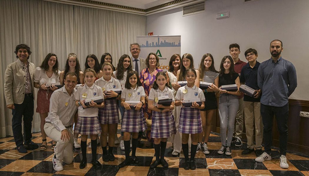 Los ganadores de Consumópolis’18 enseñan a «estar vigilantes» ante los peligros de Internet