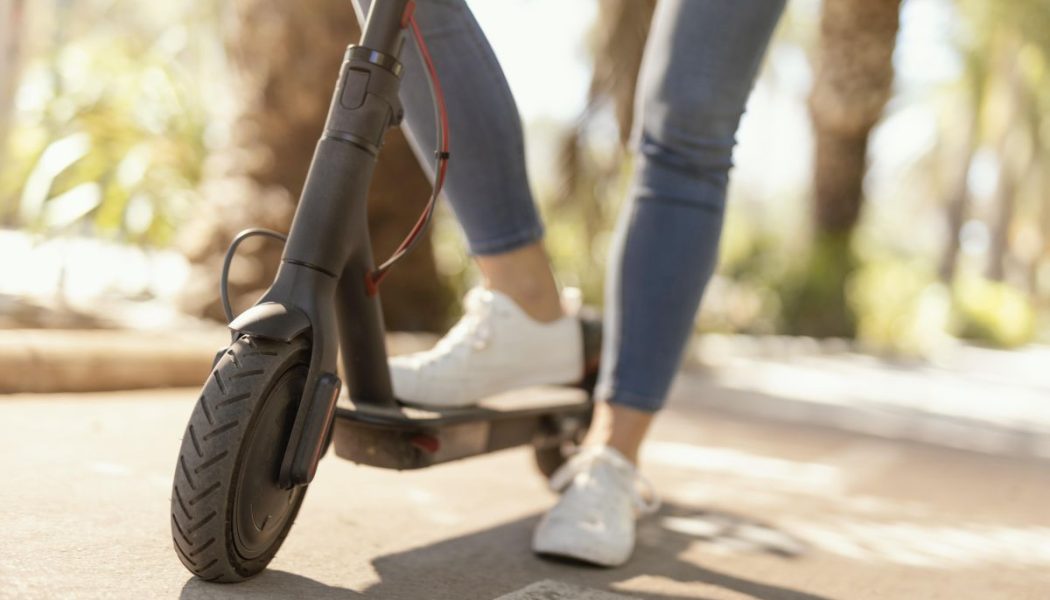 Expertos aconsejan a los usuarios de patinetes contratar un seguro y que el vehículo cuente con el marcado CE