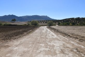 Cañete La Real ejecuta mejoras en sus caminos rurales