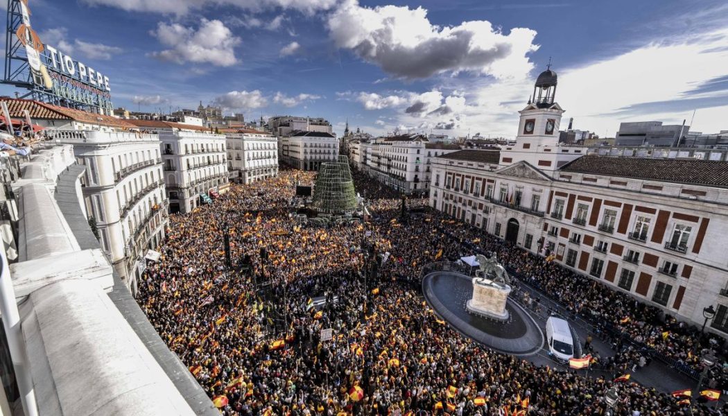 Líder del PP logra movilización masiva contra pactos