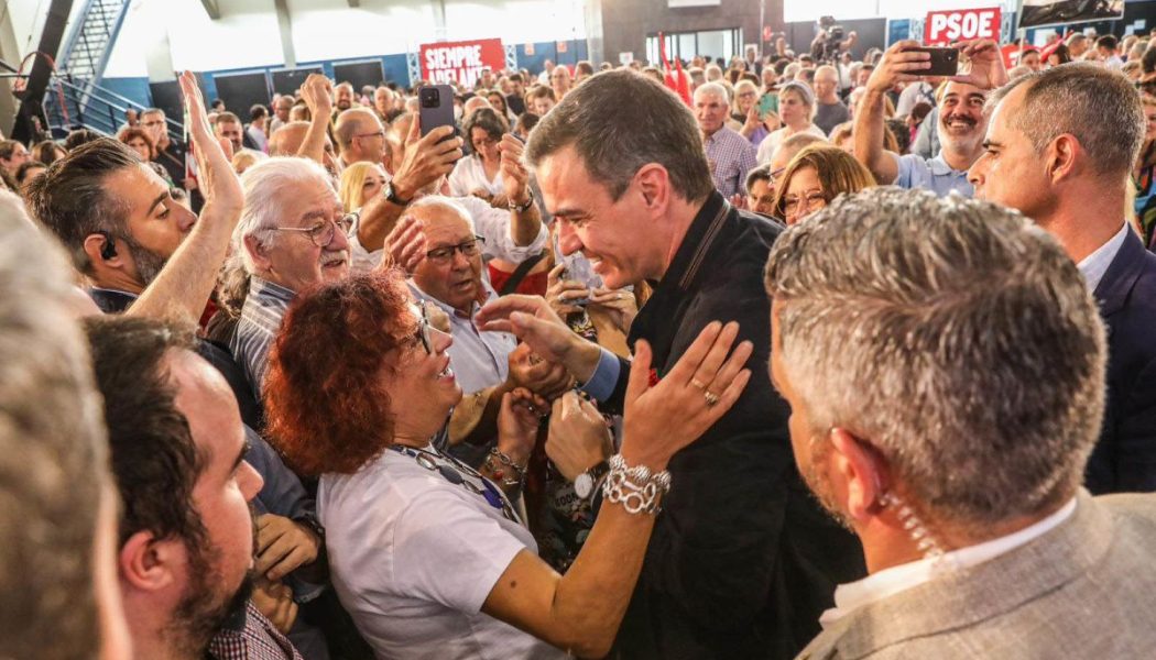 Pedro Sánchez busca apoyo de la militancia socialista en acto en Madrid.