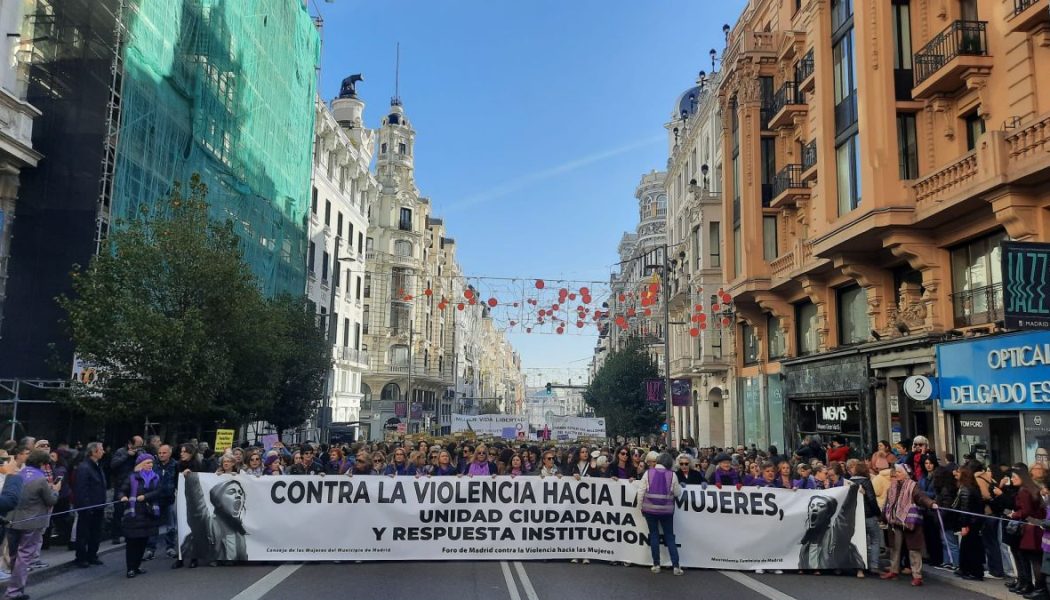 Miles de personas claman por la «unidad» del feminismo contra la violencia machista en Madrid