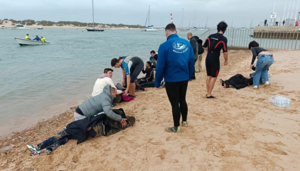 Horror en la costa sur española: personas migrantes arrojados al mar en un acto brutal de tráfico de personas