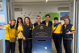 Correos recoge cartas de los Reyes Magos en el Materno