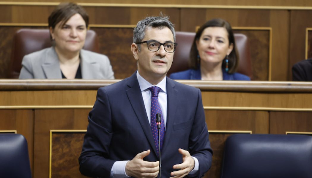 Ministro de Presidencia defiende proyecto de ley de amnistía en Cataluña