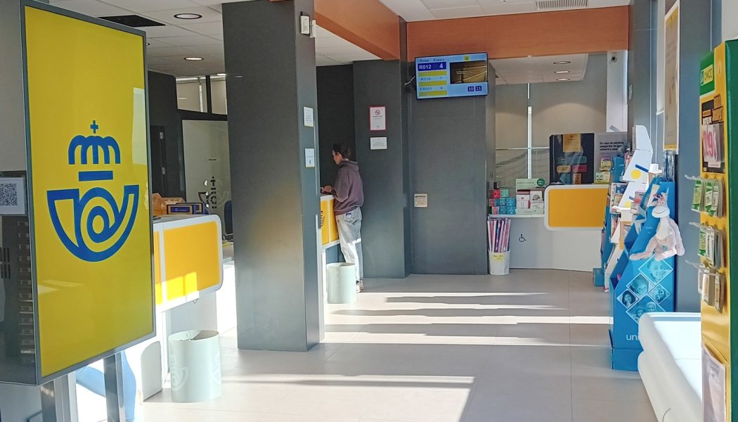 Correos renueva su oficina principal de Estepona