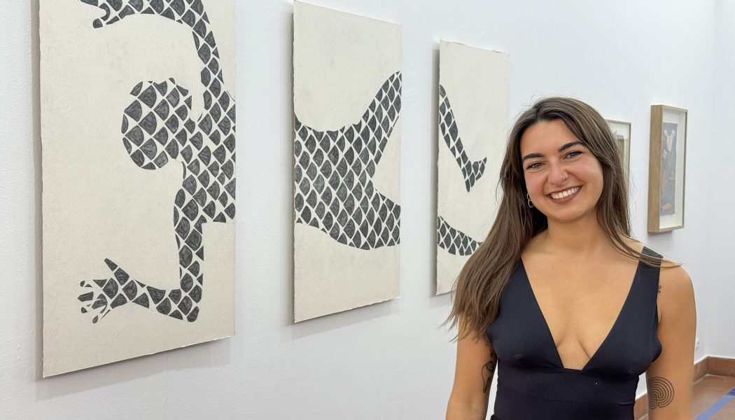 “Escamas bajo la piel”, primera muestra individual de Marta Troya en el Ateneo de Málaga