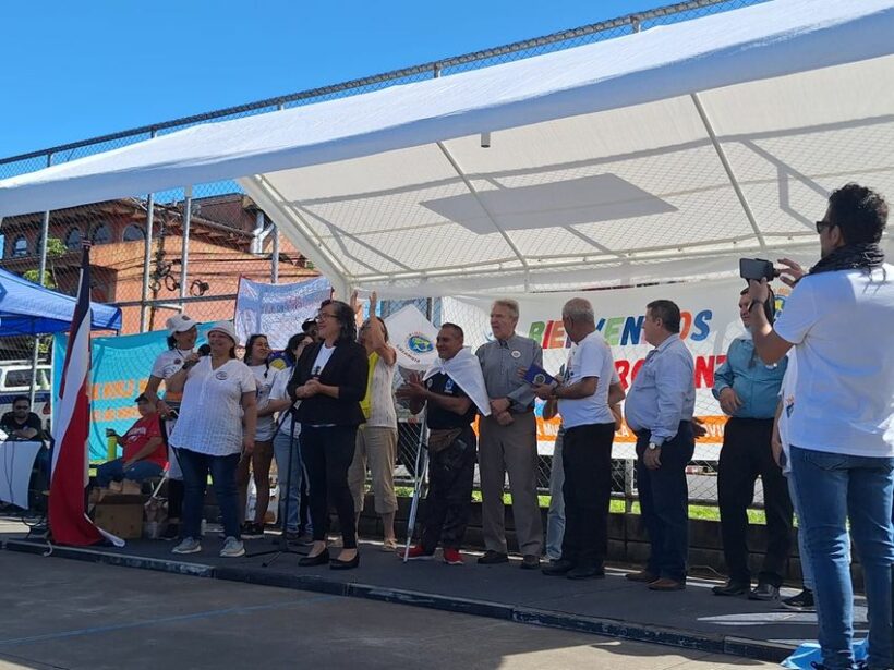 Concluye La 3ª Marcha Mundial en San José, Costa Rica 5 Hablando los organizadores