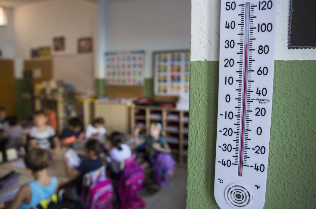 Calor extremo en las aulas: Andalucía suspende en protección térmica escolar