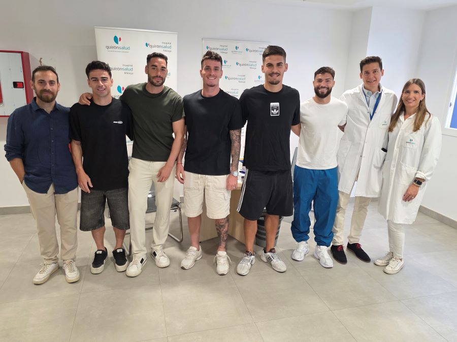 La plantilla del Málaga CF se somete a una analítica completa con Quirónsalud Málaga Grupo Jugadores Málaga CF Analítica QS Málaga