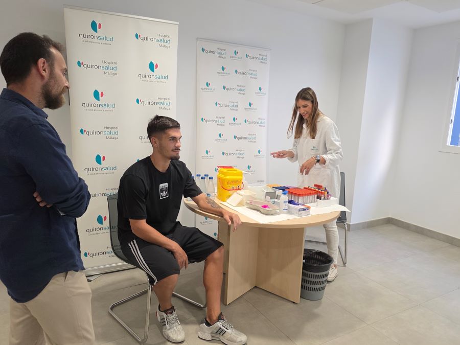 La plantilla del Málaga CF se somete a una analítica completa con Quirónsalud Málaga 1 2 13