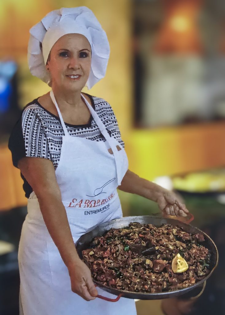 Ana Ríos concursante en la II edición de Sabores de la Memoria La concursante Ana Ríos Morales nos muestra su arroz melozo de la huerta y el monte