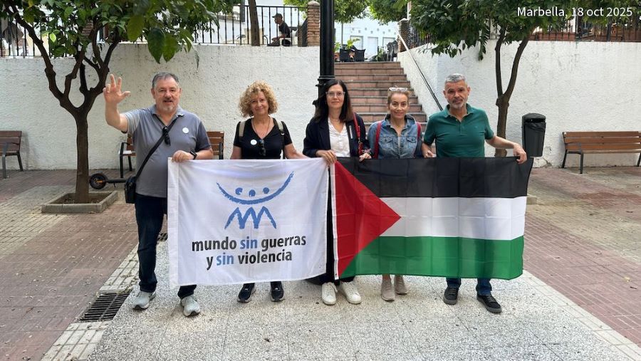 Cientos de personas se movilizan por una paz justa 2 Parar la guerra - Marbella