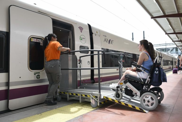 Adif Acerca cierra 2025 con un récord de 849.306 asistencias a viajeros en sus estaciones ferroviarias A1 1412663987 1