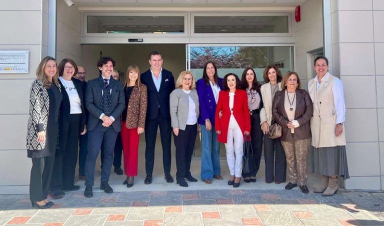 Loles López ha visitado el nuevo centro de día para personas en situación de dependencia en Fuengirola