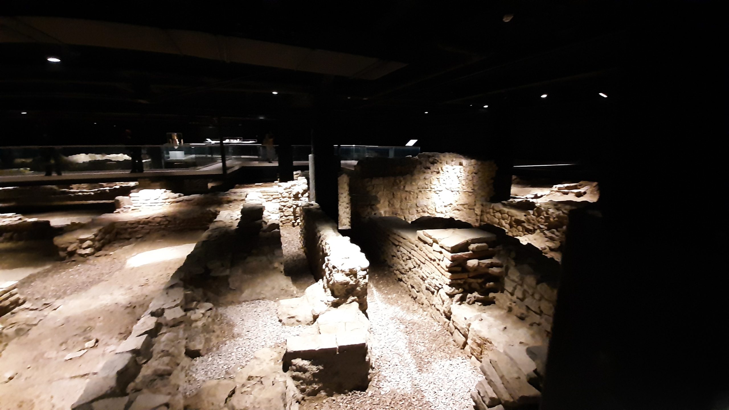 Estratos de eternidad: De factoría romana a la ciudad moderna 5 20260302 101410 scaled