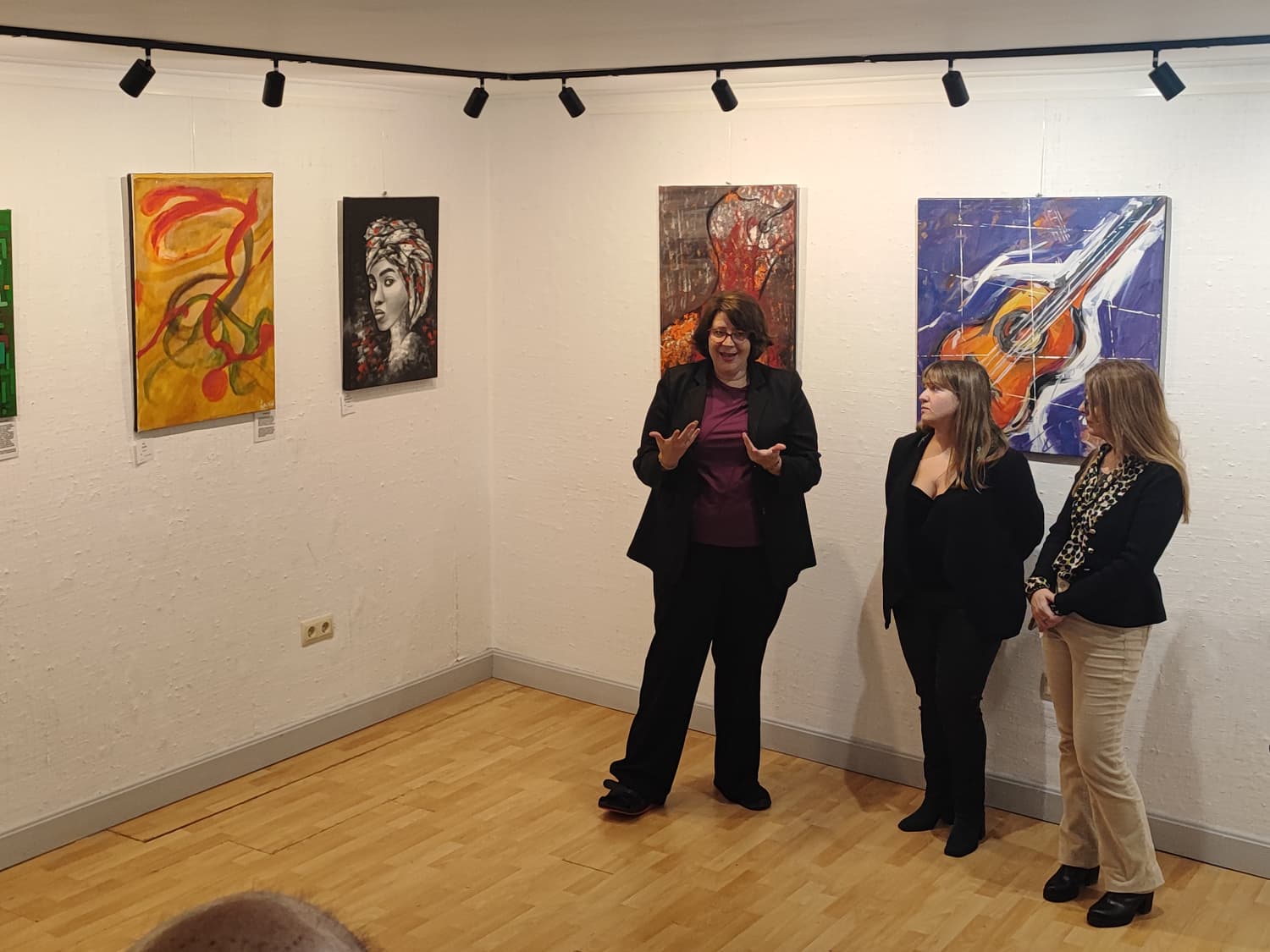 El arte como diálogo y homenaje en la exposición “Mujer Internacional” 4 WhatsApp Image 2026 03 08 at 08.46.32 1